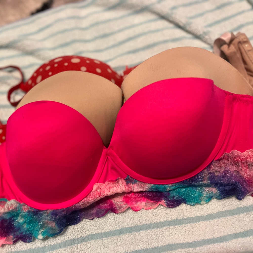 Victoria’s Secret bras bundle of 32 strapless size 38C